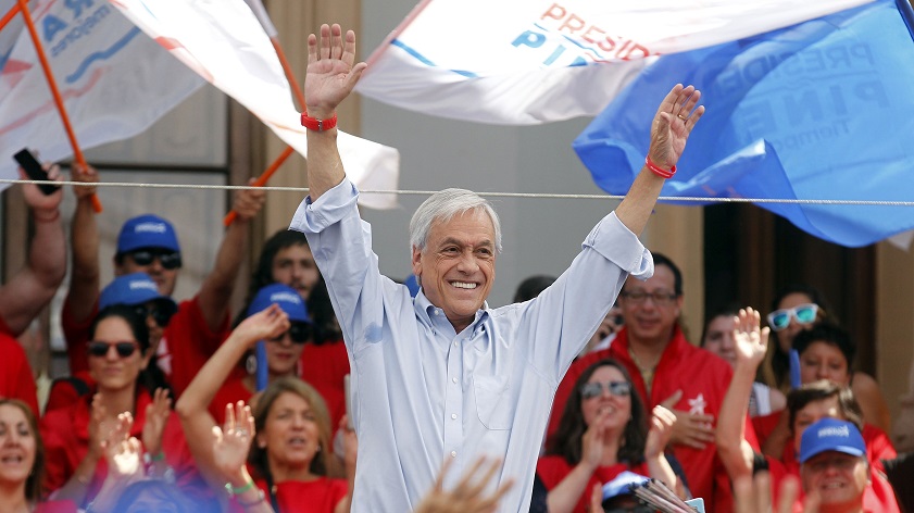 Sebastián Piñera se reúne con voluntarios y apoderados de su campaña.