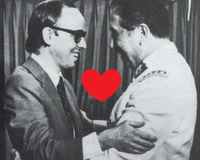 Escándalo: Libro revela cartas de amor homosexual entre Pinochet y Jaime Gu...