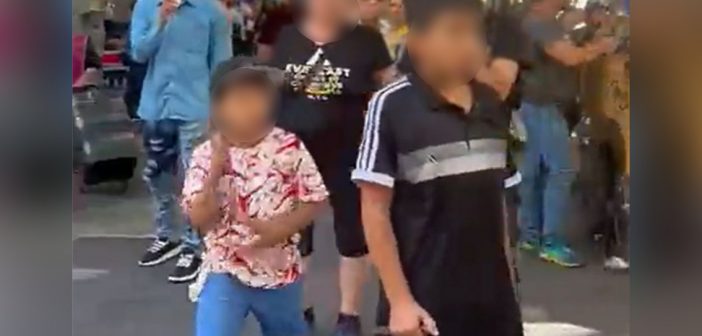 Carabineros detuvo a la madre de los niños que amenazaban con cuchillos en Santiago Centro… De manera que no sorprende, era caribeña